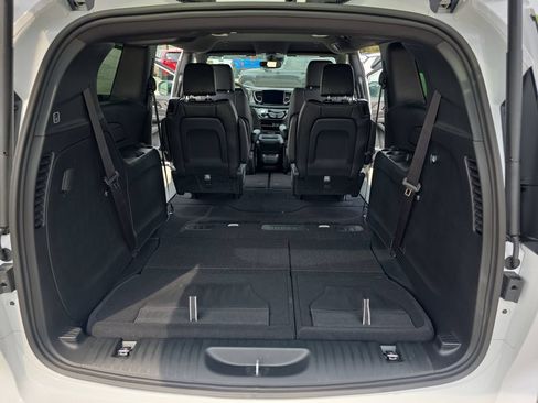 New 2027 Chrysler Pacifica Select AWD/4WD image 14