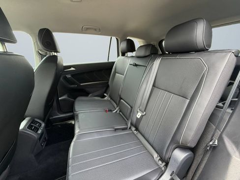 Used 2023 Volkswagen Tiguan SE FWD image 13