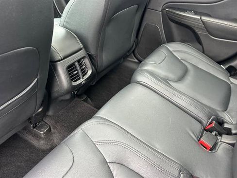 Used 2015 Jeep Cherokee Latitude w/ Comfort/Convenience Group image 12