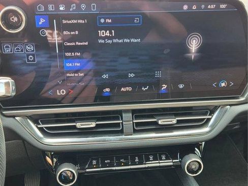Used 2026 Chevrolet Equinox EV LT FWD image 24