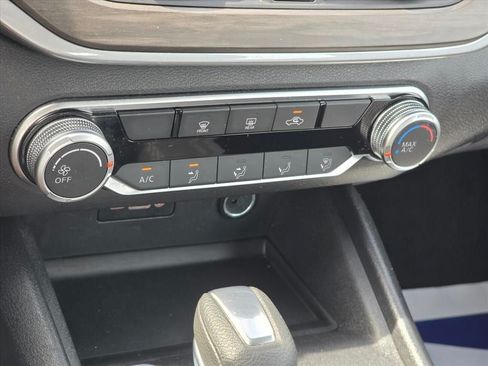 Used 2025 Nissan Altima 2.5 SV FWD image 18