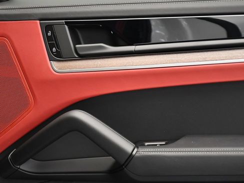 Certified 2026 Porsche Cayenne E-Hybrid AWD/4WD image 55