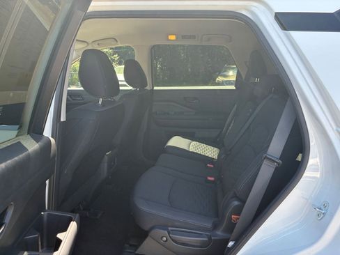 Used 2025 Nissan Pathfinder SV image 27