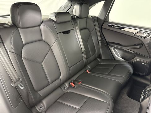 Certified 2025 Porsche Macan image 23