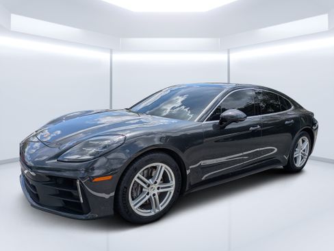 Used 2025 Porsche Panamera RWD image 7