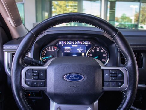 Used 2024 Ford Expedition Max XLT image 13