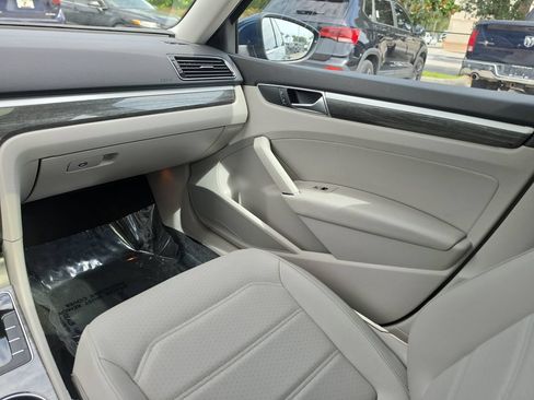 Used 2018 Volkswagen Passat 2.0T SE FWD image 28