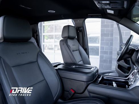 Used 2023 GMC Yukon XL Denali image 21