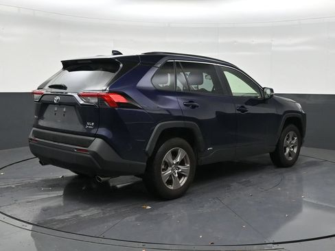 Used 2025 Toyota RAV4 XLE AWD/4WD image 5