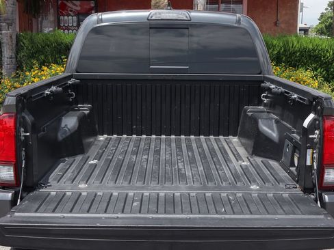 Used 2019 Toyota Tacoma TRD Sport AWD/4WD image 8