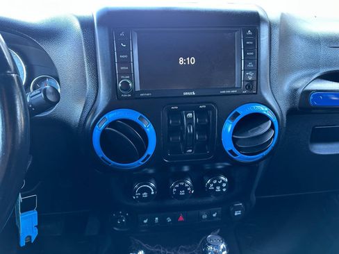 Used 2012 Jeep Wrangler Unlimited Sahara AWD/4WD image 27
