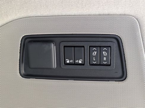 Used 2022 Cadillac Escalade ESV Sport Platinum image 12