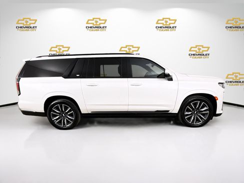 Used 2023 Cadillac Escalade ESV Sport Platinum w/ Heavy-Duty Trailer Package AWD/4WD image 9
