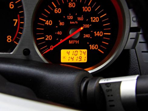Used 2004 Nissan 350Z Touring RWD image 11