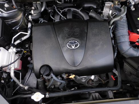 Used 2021 Toyota Highlander LE AWD/4WD image 23