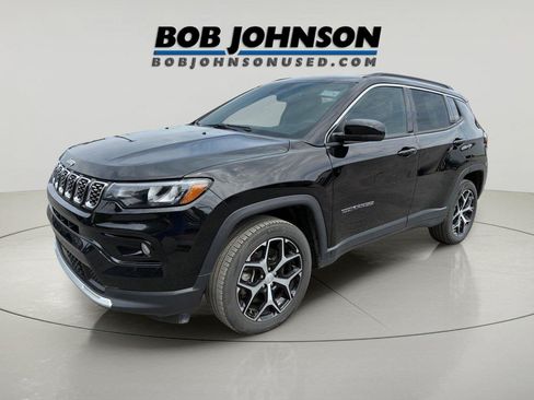 Used 2024 Jeep Compass Limited AWD/4WD image 3
