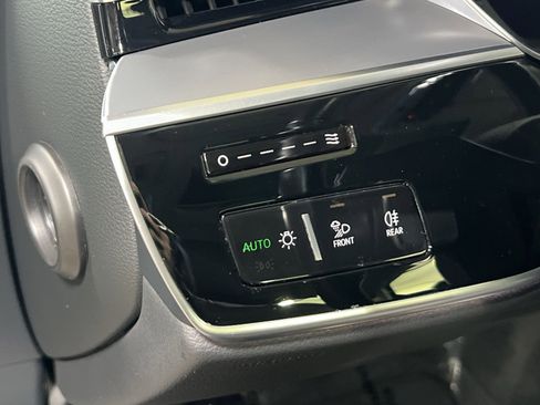 Used 2021 Audi A8 L 4.0T w/ Luxury Package image 31