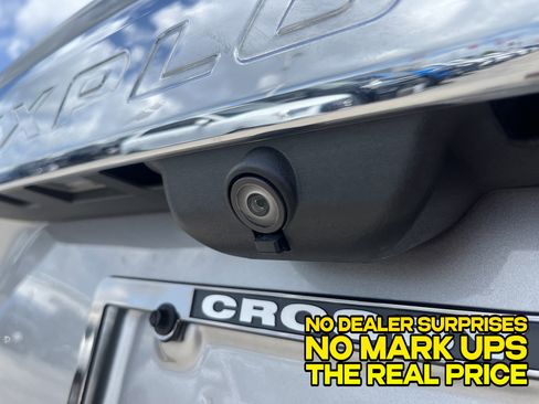 Used 2020 Ford Explorer XLT w/ Equipment Group 202A RWD image 4