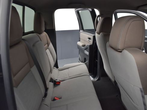 Used 2024 Nissan Frontier SV w/ SV Convenience Package image 9