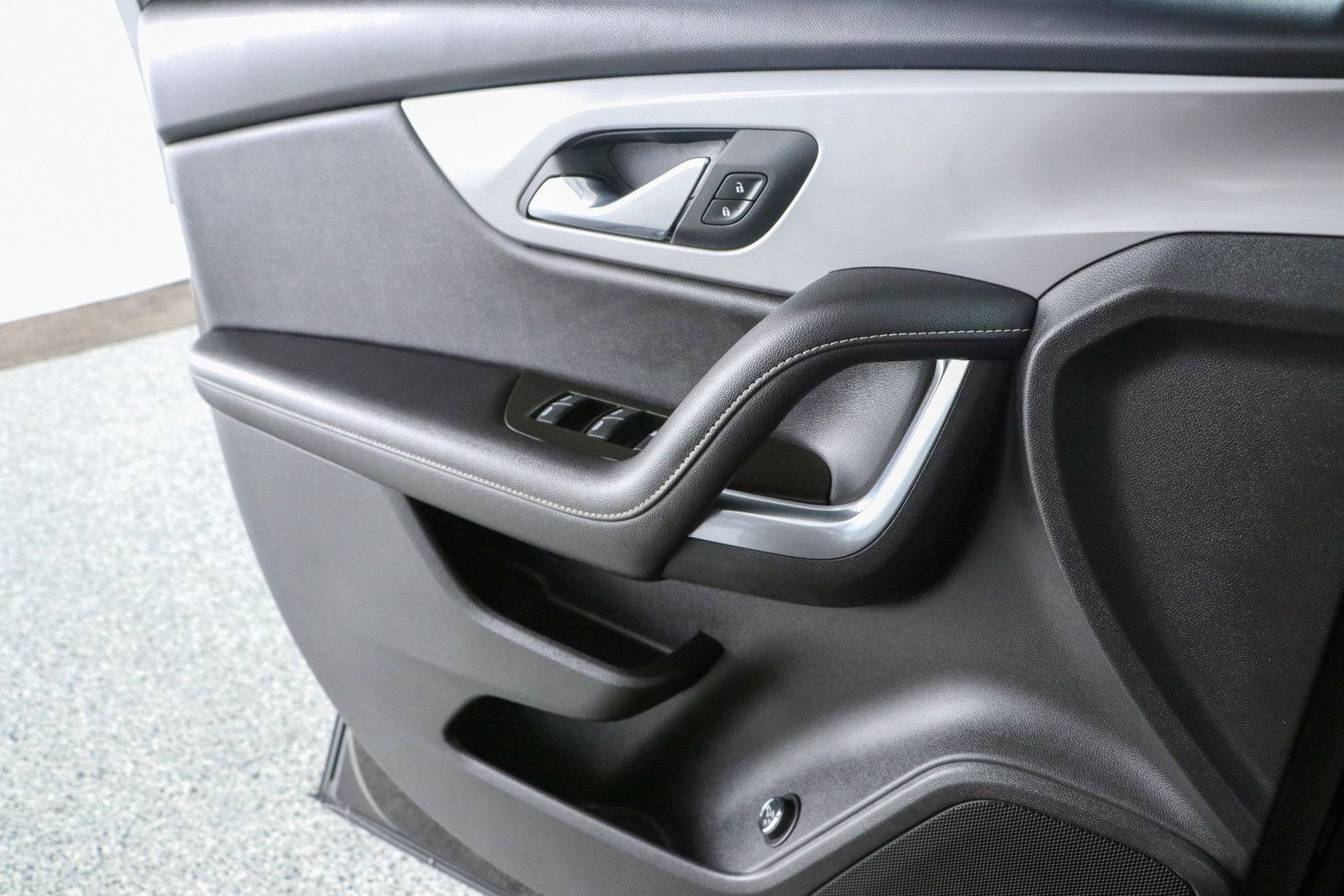 Used 2024 Chevrolet Blazer LT FWD image 21
