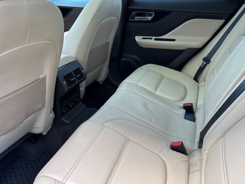 Used 2017 Jaguar F-PACE Prestige image 4