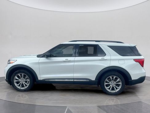 Used 2023 Ford Explorer XLT w/ Equipment Group 202A AWD/4WD image 2