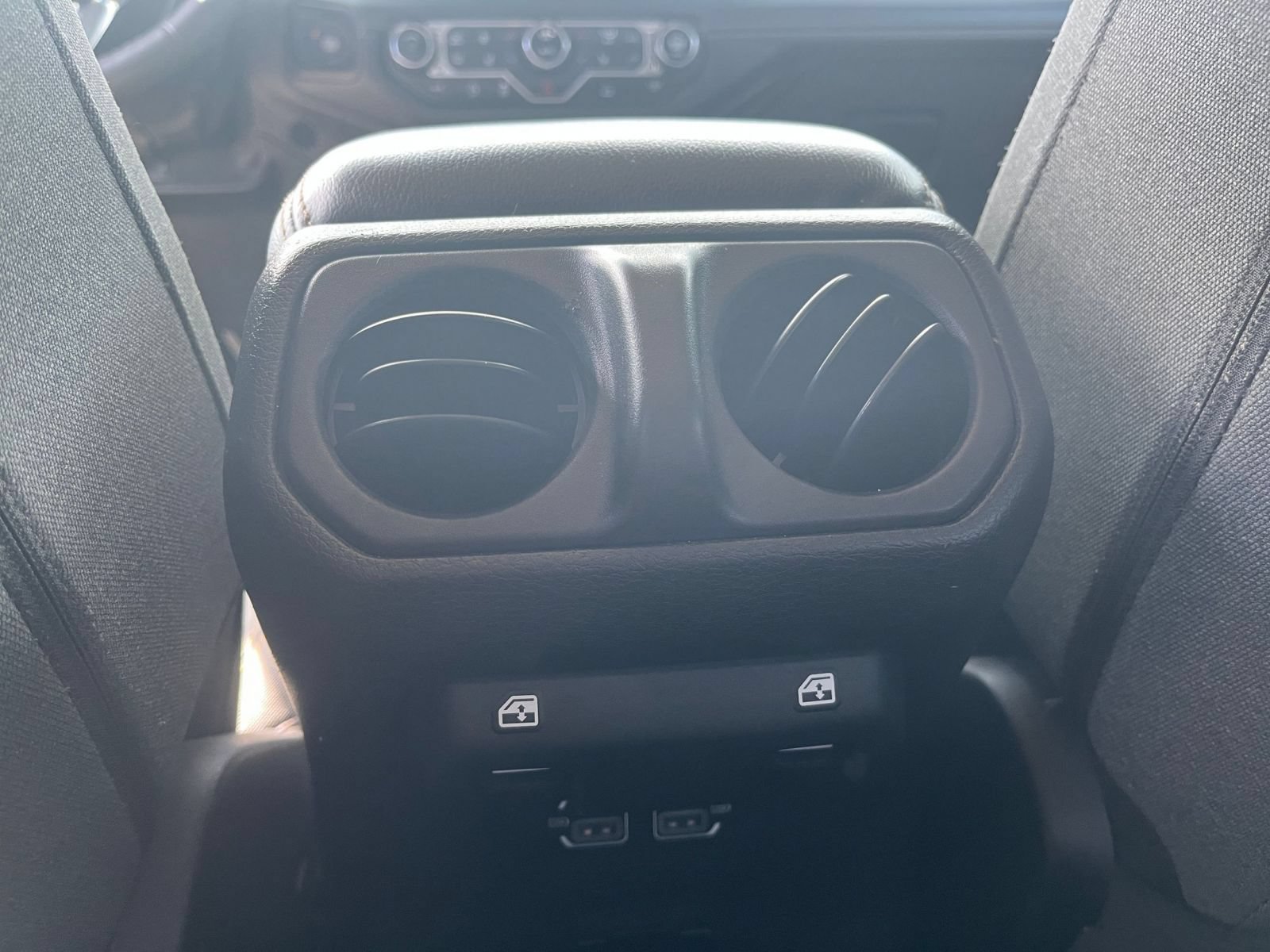 Used 2025 Jeep Wrangler Unlimited Sahara AWD/4WD image 21