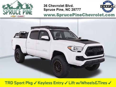 Used 2017 Toyota Tacoma TRD Off-Road AWD/4WD image 1