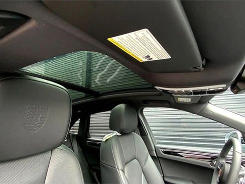 New 2025 Porsche Macan image 32