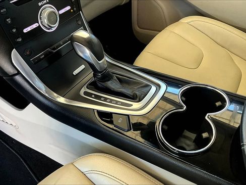 Used 2018 Ford Edge Titanium w/ Technology Package image 15