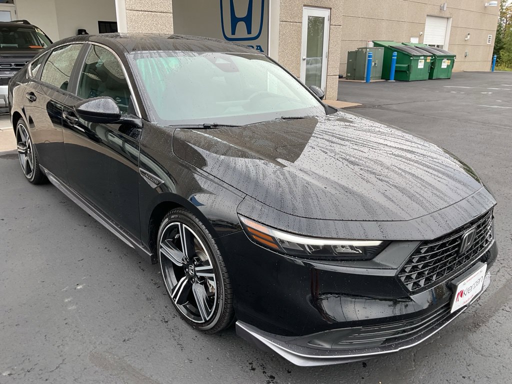Used 2023 Honda Accord Sport image 3