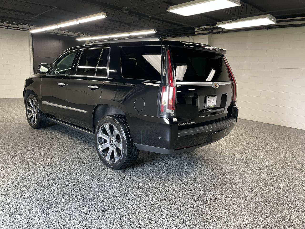 Used 2019 Cadillac Escalade Premium Luxury AWD/4WD image 10