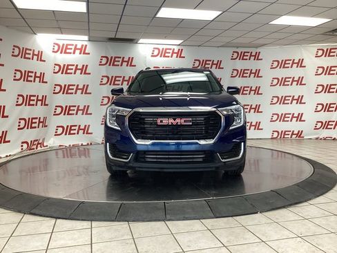 Used 2022 GMC Terrain SLE w/ Driver Convenience Package FWD image 2