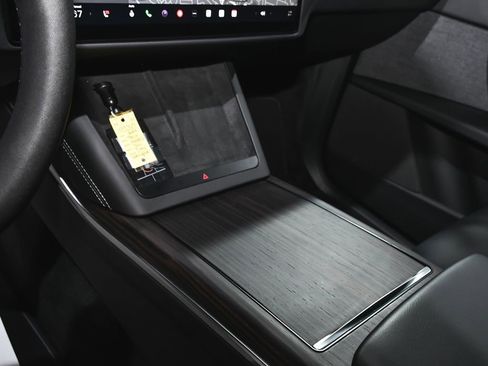 Used 2024 Tesla Model X AWD/4WD image 38