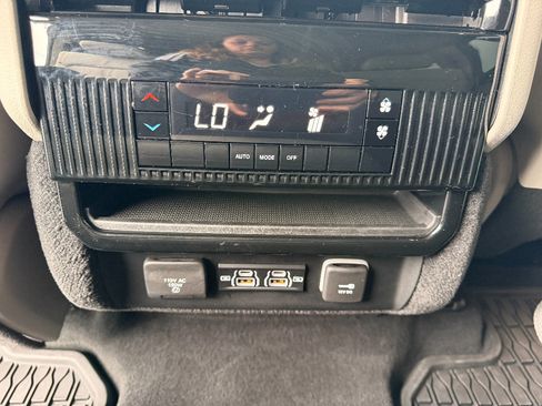 Used 2022 Jeep Wagoneer Series II AWD/4WD image 21