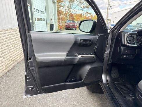 Used 2022 Toyota Tacoma SR5 image 10