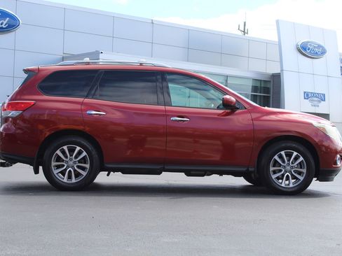Used 2016 Nissan Pathfinder SV image 8