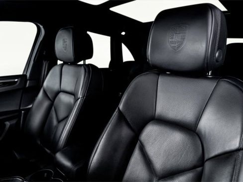 Used 2022 Porsche Macan S w/ Premium Package Plus image 3