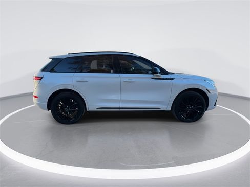 Used 2023 Lincoln Corsair Reserve w/ Equipment Group 202A image 9