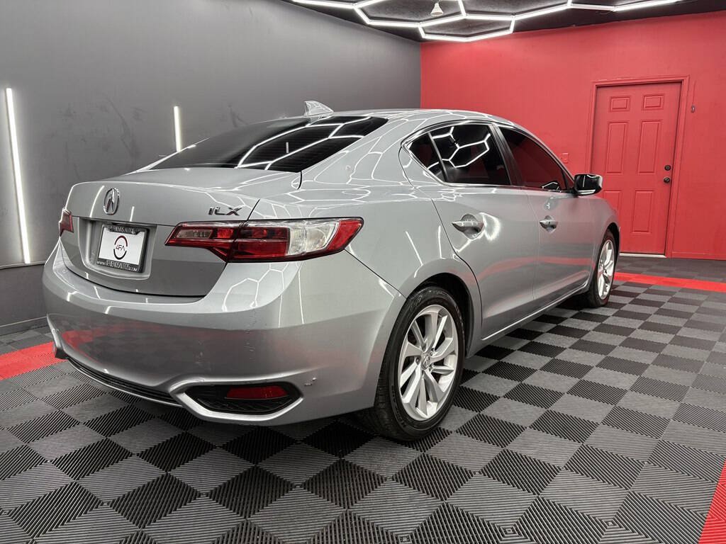 Used 2018 Acura ILX w/ Premium Package FWD image 4