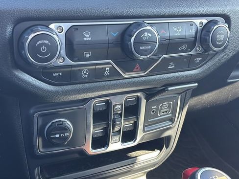 Certified 2024 Jeep Gladiator Sport image 32