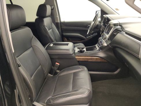 Used 2017 Chevrolet Suburban LT image 21