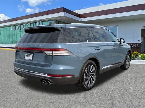 Used 2025 Lincoln Aviator 2WD image 4