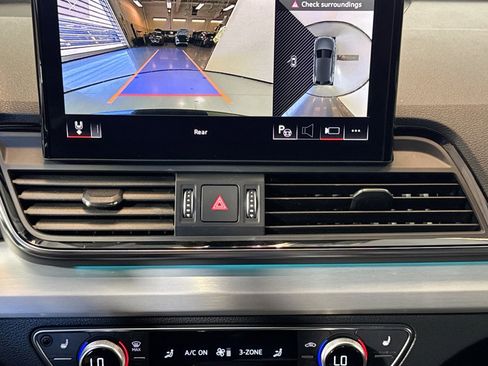 Used 2022 Audi Q5 e Prestige w/ Prestige Package image 14