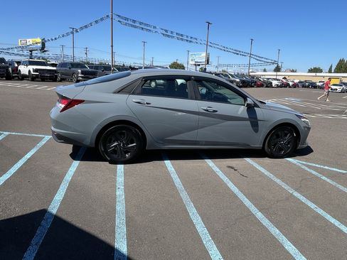 Certified 2022 Hyundai Elantra SEL w/ Convenience Package FWD image 6