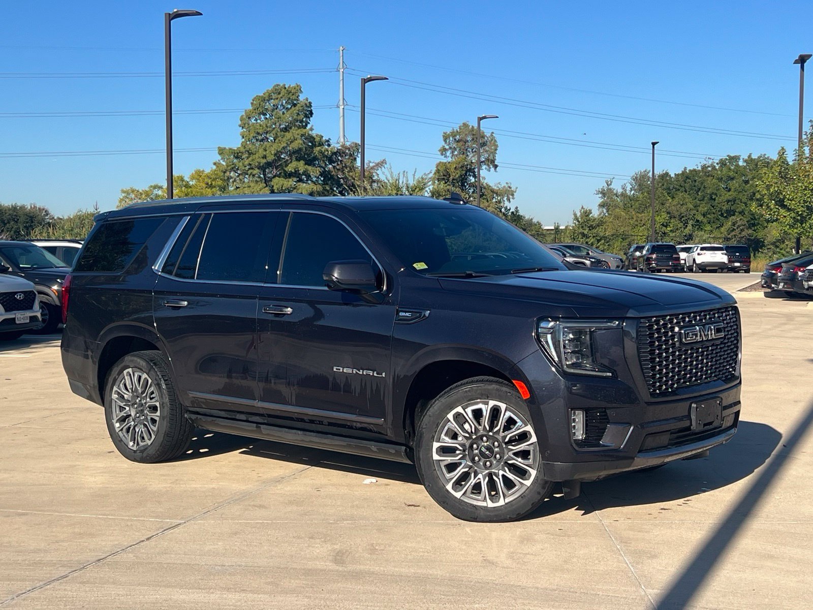 Used 2023 GMC Yukon Denali Ultimate AWD/4WD image 1
