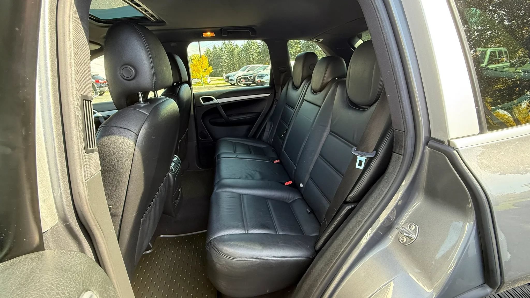 Used 2010 Porsche Cayenne AWD/4WD image 28