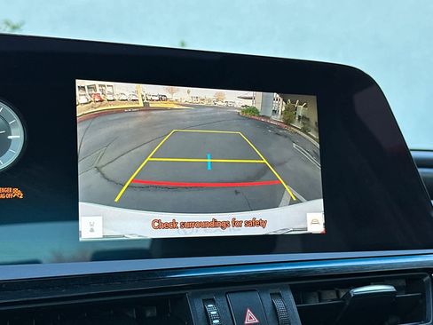 Used 2023 Lexus ES 300h w/ Premium Package image 20