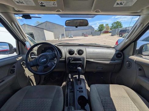 Used 2007 Jeep Liberty Sport AWD/4WD image 32