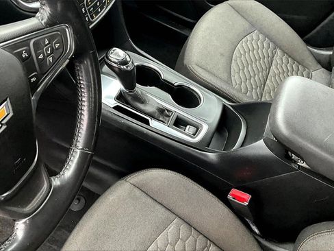 Used 2018 Chevrolet Equinox LT image 13